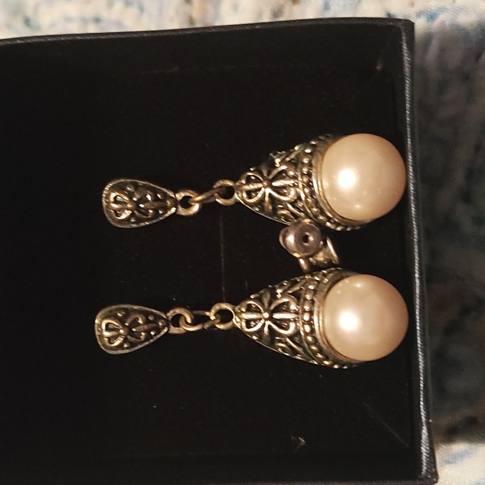 Beautiful antique silver Pierce earrings